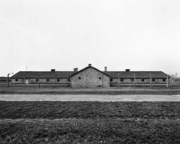 UPADEK - Auschwitz - ultima ratio ery modernizmu Tomasz Lewandowski - CENTRALA - FOTSPOT (2)